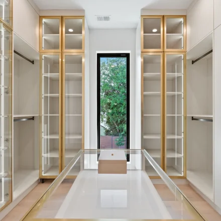 1747_gilson_st_mclean_va_primary_walk_in_closet